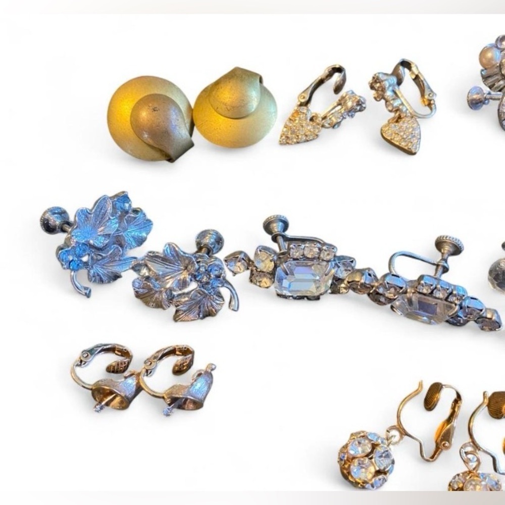 Vintage clip on earring bundle - Picture 3 of 3